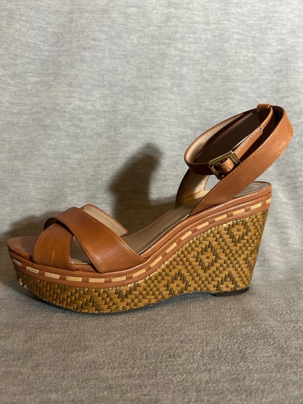 VINCE CAMUTO Leather Strappy Cognac Color Woven Look Platform  Wedge Heel Size 8 - Picture 4 of 10